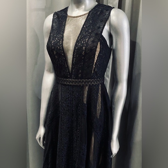 SOLD! Stunning BCBG MaxAzria Black Andi Sleeveless Asymmetric Tulle Gown - Picture 8 of 10